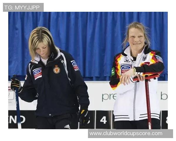 女子冰壶德国队对决强敌展现冰上风采与竞技精神