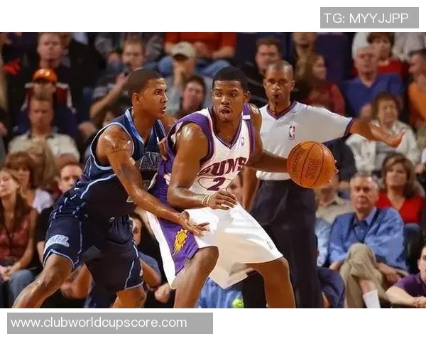 小斯与邓肯罗宾逊的对决分析：技术风格与比赛影响力的深度探讨